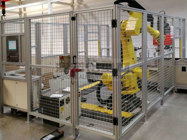 機器人安全門鋁型材：高效防護，助力智能生產(chǎn)安全升級